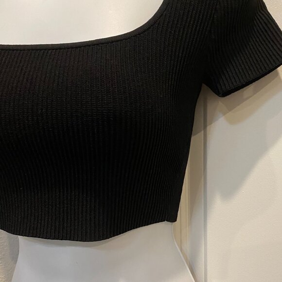 BABATON ARITZIA BLACE COMPRESSION RIBBED CROPPED SHORT SLEEVE TOP - Picture 6 of 8